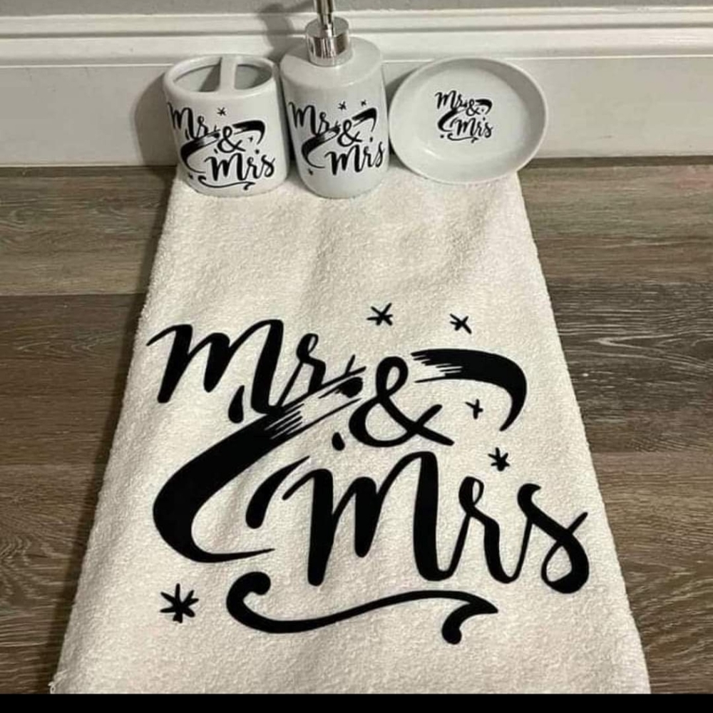 CUSTOMIZED MR & MRS BATHROOM SET